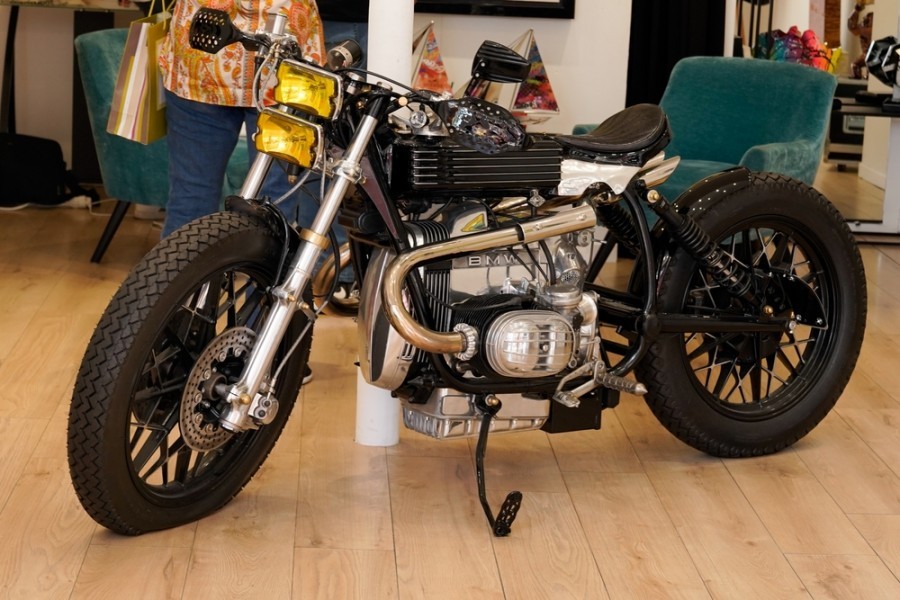 C'est quoi une moto café racer ?