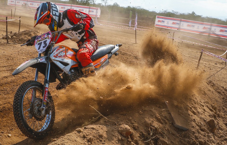 Pare pierre : se protéger en moto cross