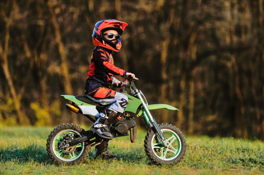 Moto cross enfant : à partir de quel âge un enfant peut-il