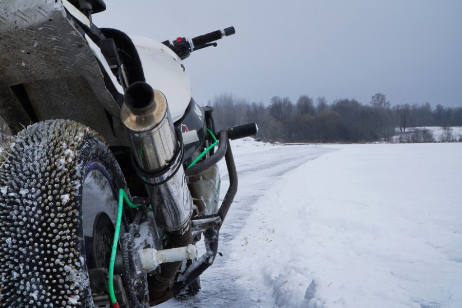 Faut-il monter des pneus hiver sur les scooters ?