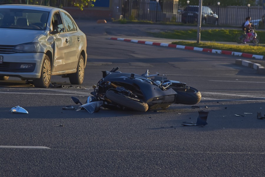 Quel est le pourcentage d'accidents mortels en moto et comment cela se compare-t-il aux autres types de véhicules ?
