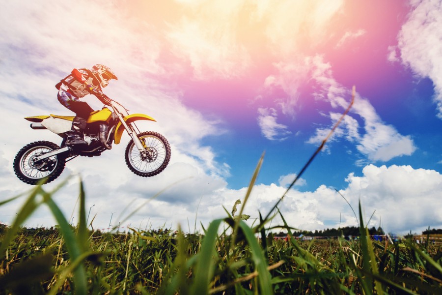Trail moto : ses avantages par rapport aux autre catégories